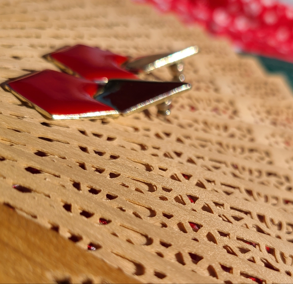 Elegant Red and Gold Geometric Earrings - Picture 3 of 9